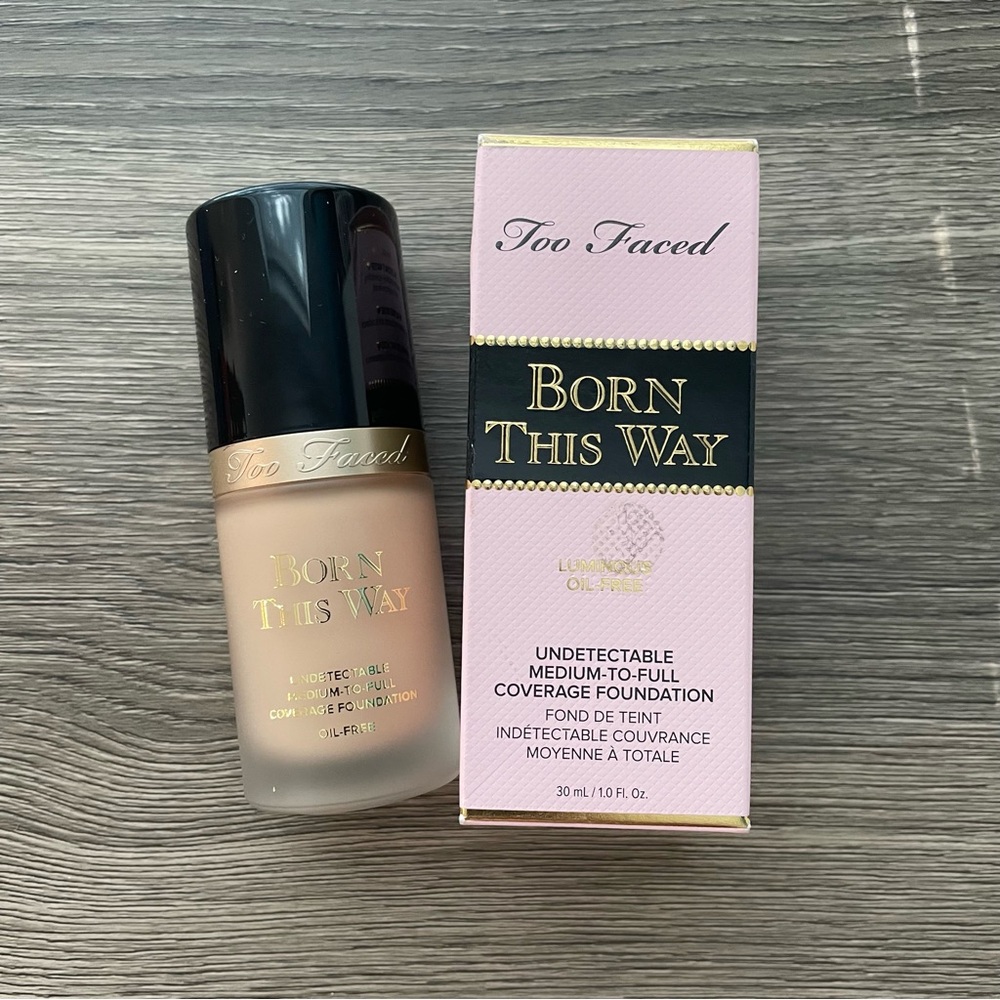 Too Faced Born This Way Foundation - Snow